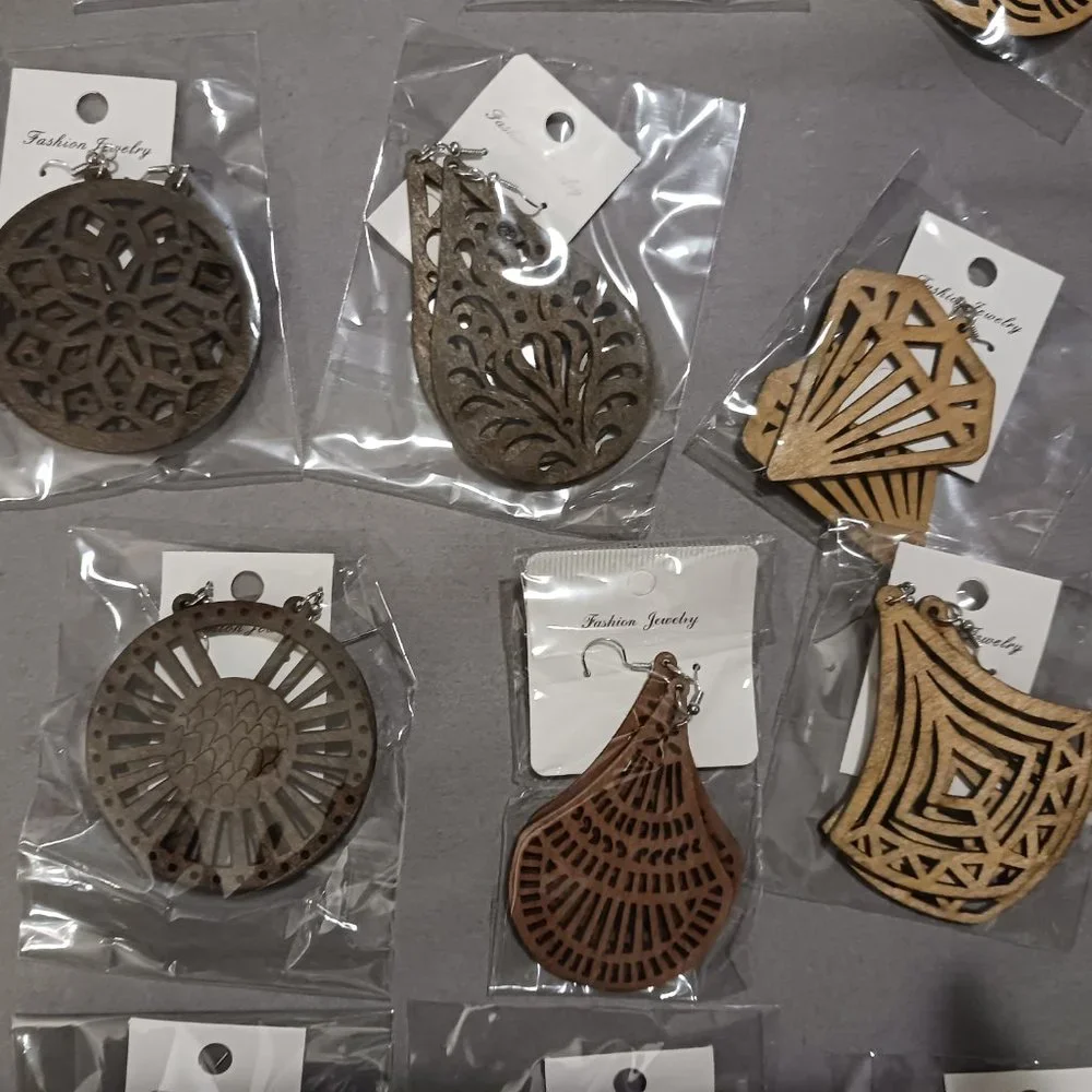 NWT!!! Handmade Wooden Earrings Bundle (14prs) - Picture 13 of 16